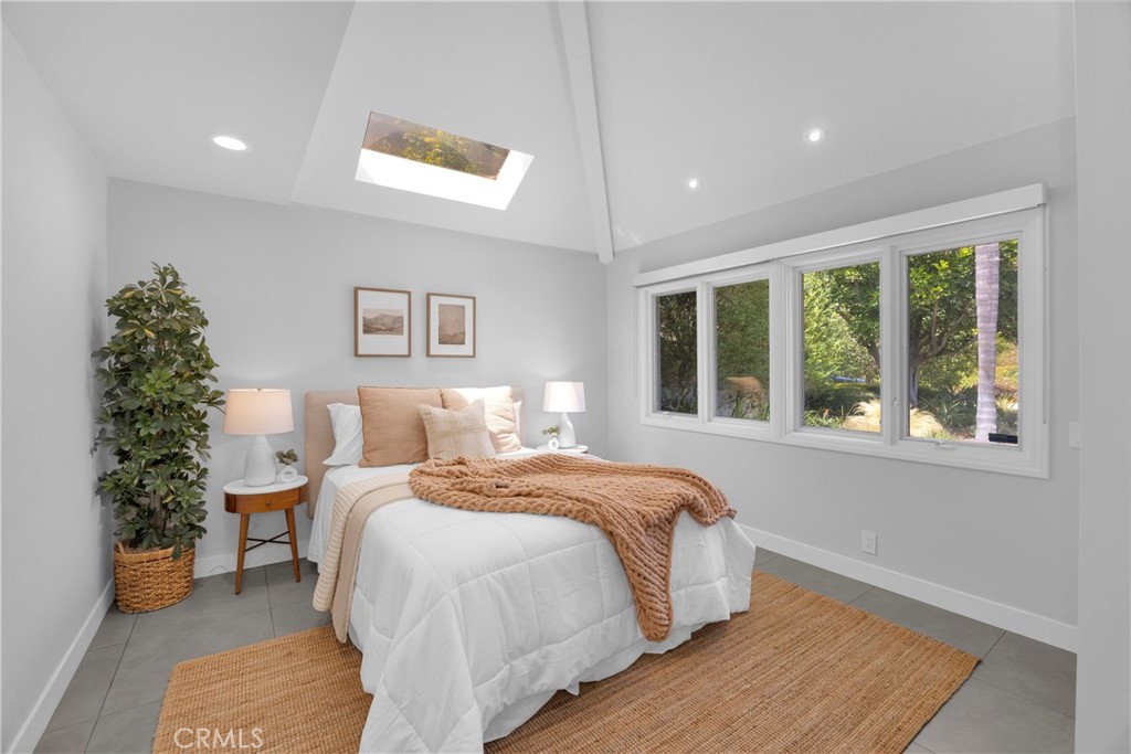 2852 Via Amapola