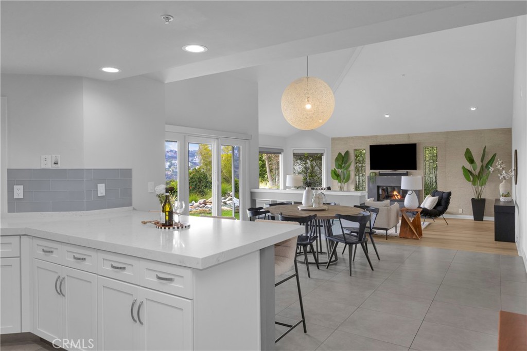 2852 Via Amapola