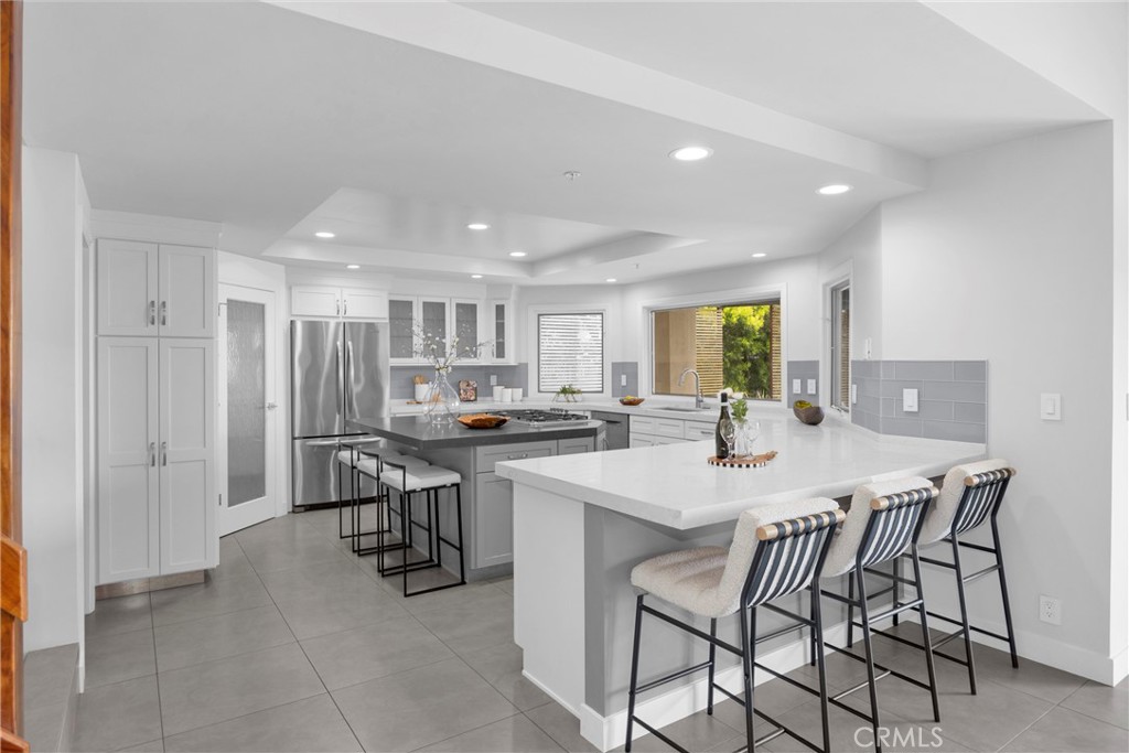 2852 Via Amapola