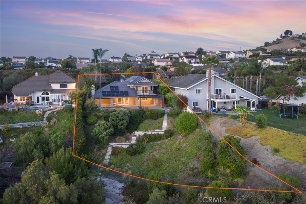 2852 Via Amapola