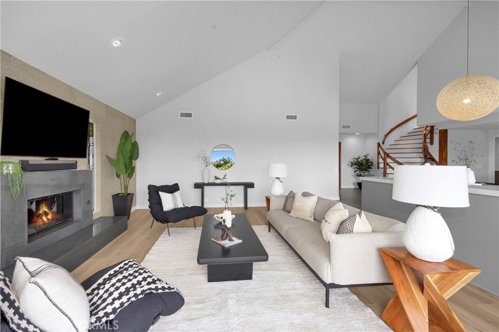 2852 Via Amapola
