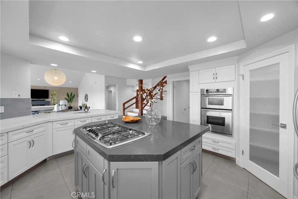 2852 Via Amapola
