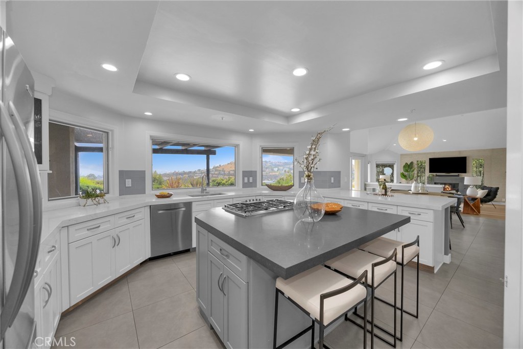 2852 Via Amapola