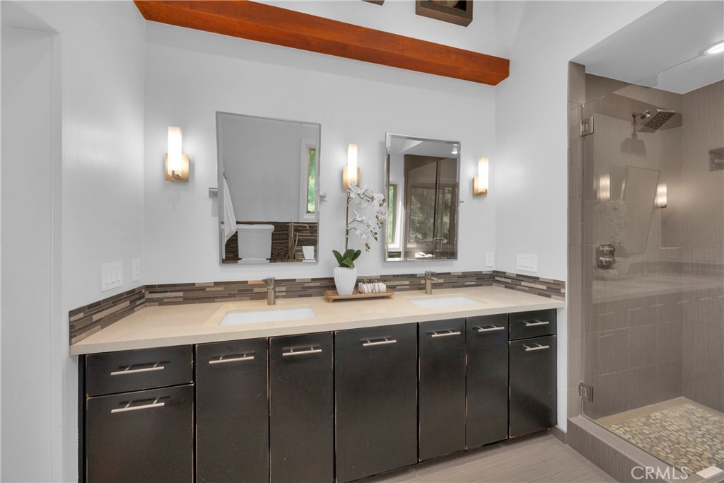 2852 Via Amapola
