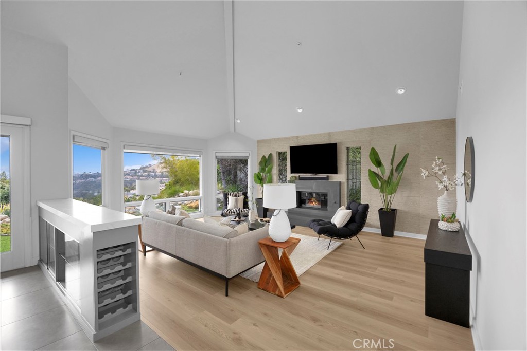 2852 Via Amapola