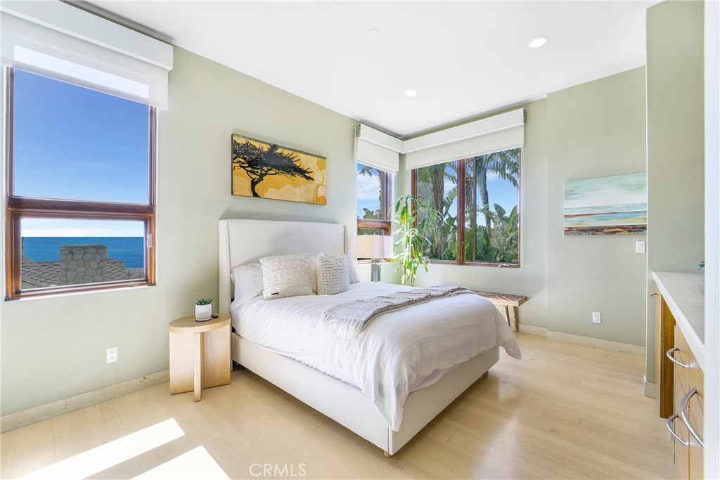 875 Avenida Salvador