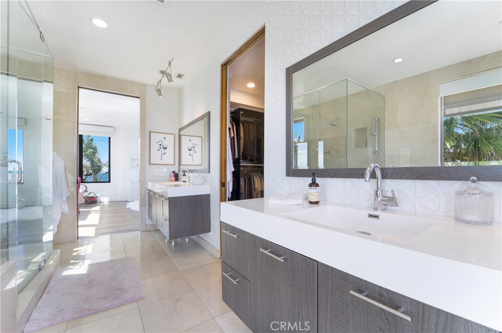 875 Avenida Salvador