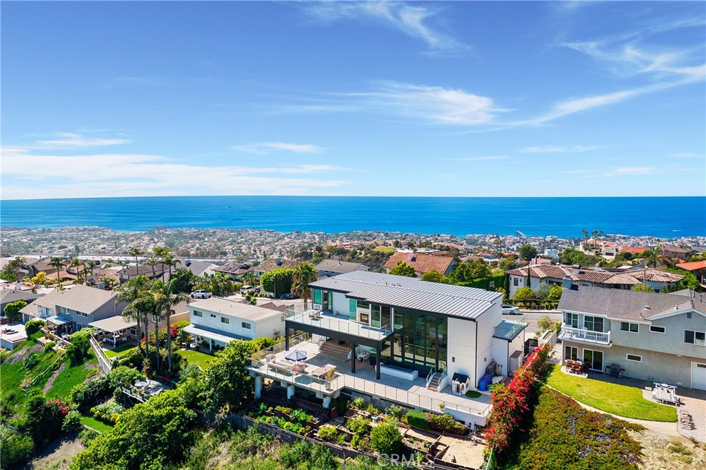 875 Avenida Salvador