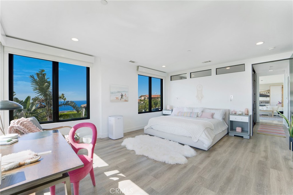 875 Avenida Salvador