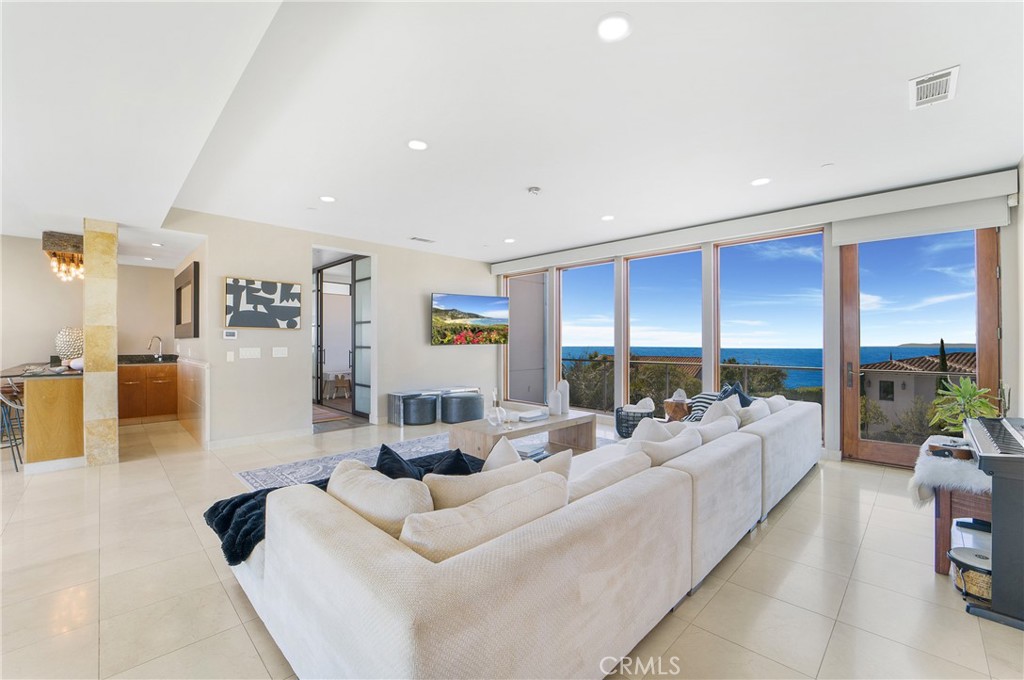 875 Avenida Salvador