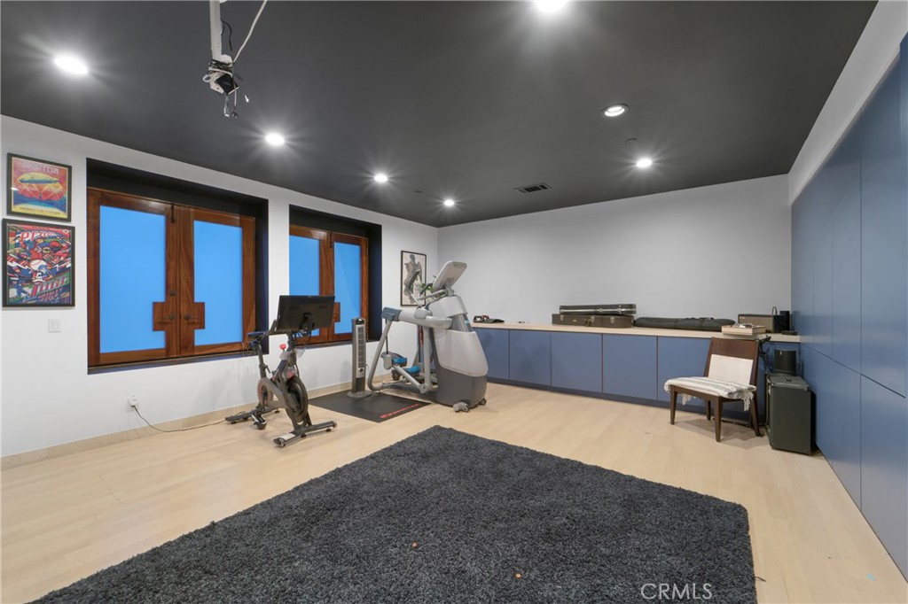 875 Avenida Salvador