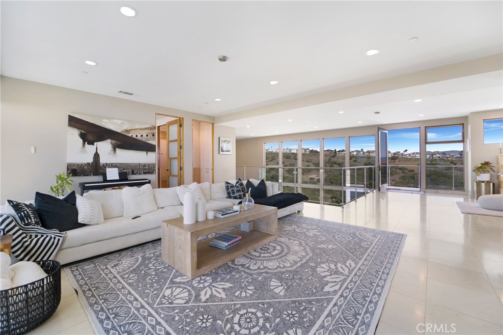 875 Avenida Salvador