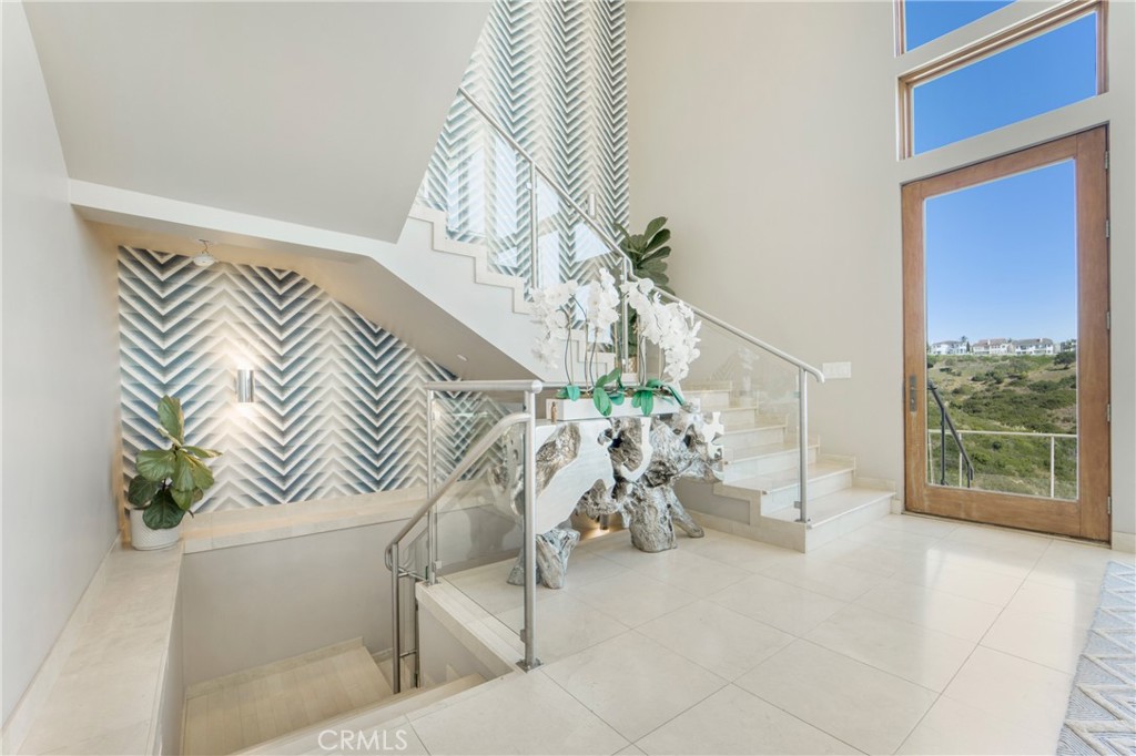 875 Avenida Salvador