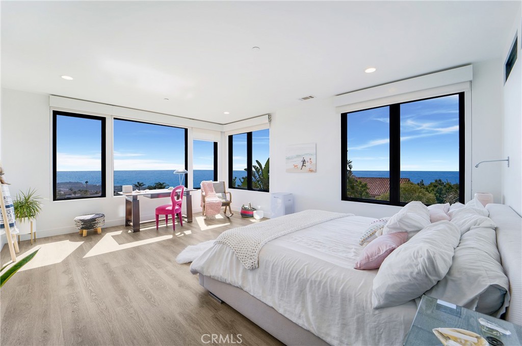 875 Avenida Salvador