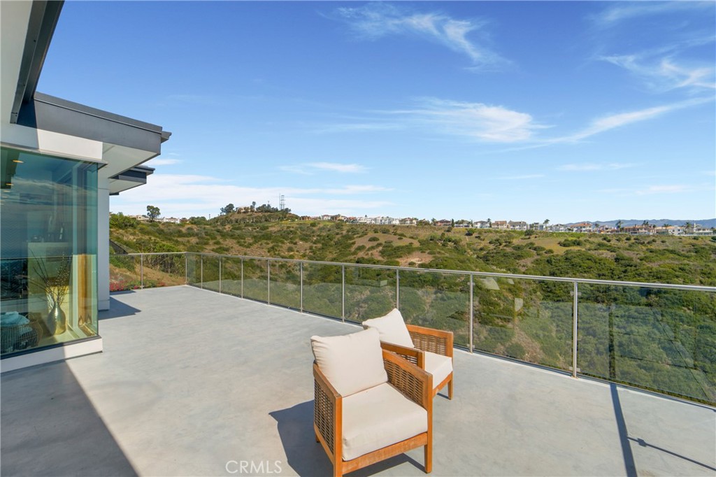 875 Avenida Salvador