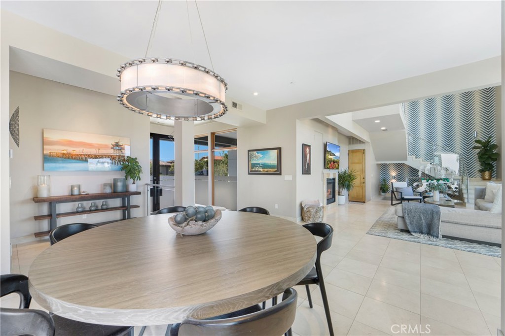 875 Avenida Salvador