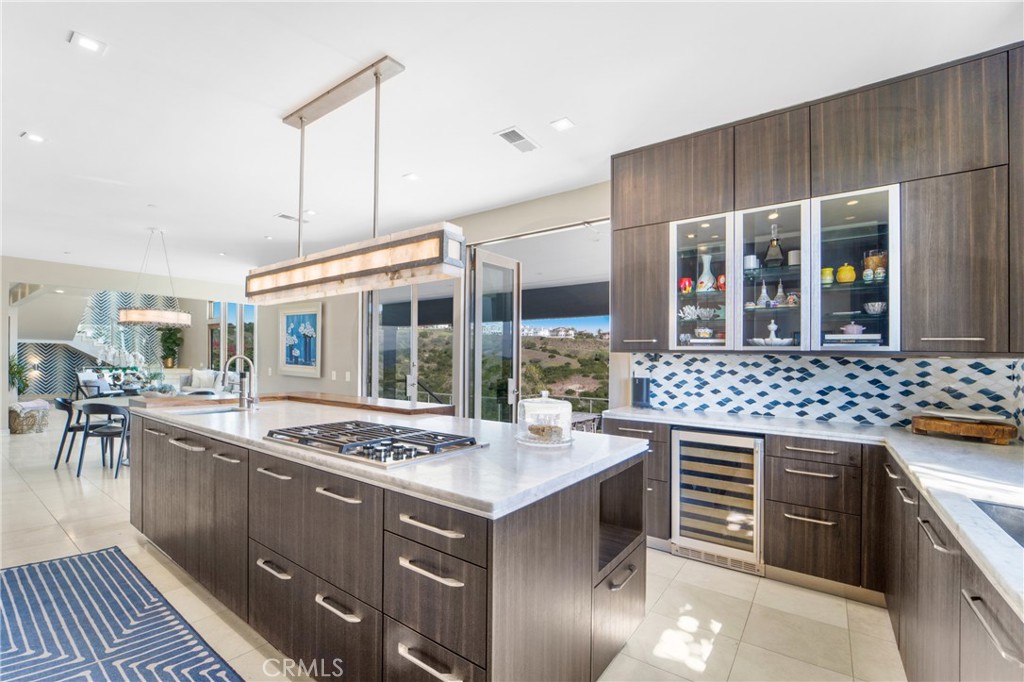 875 Avenida Salvador