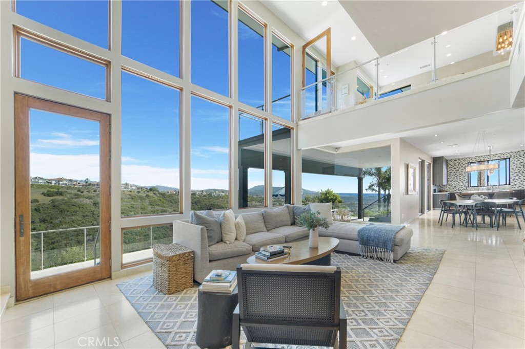 875 Avenida Salvador