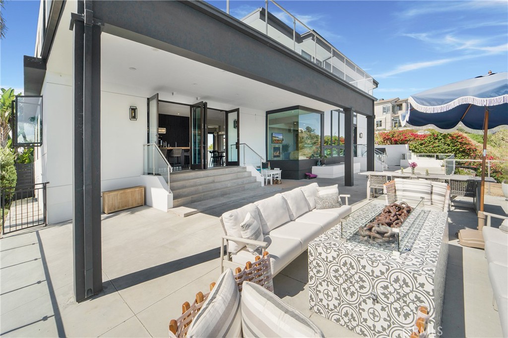 875 Avenida Salvador