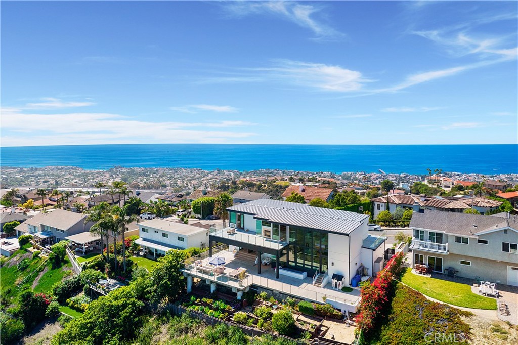 875 Avenida Salvador