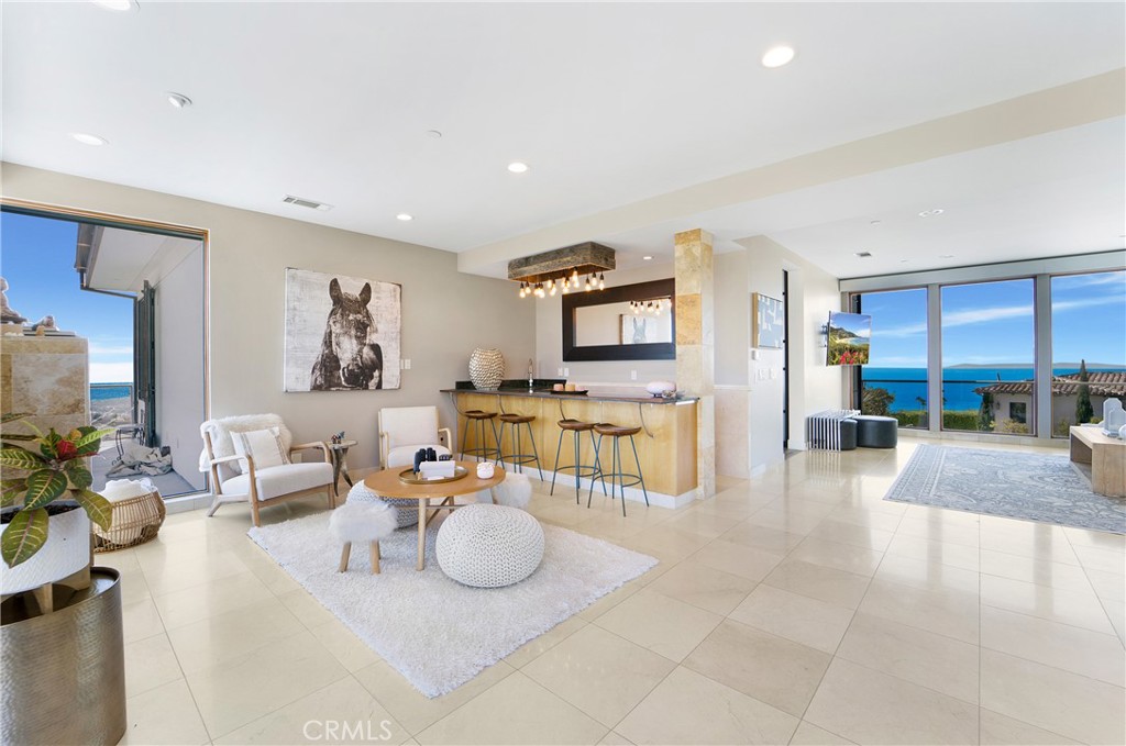 875 Avenida Salvador