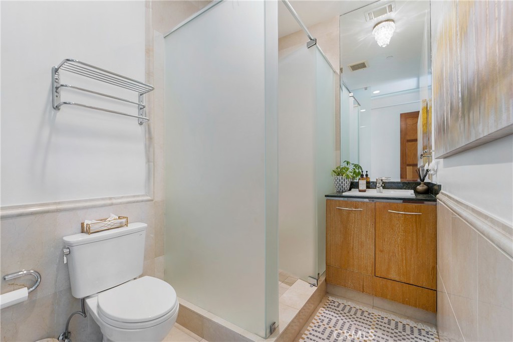 875 Avenida Salvador