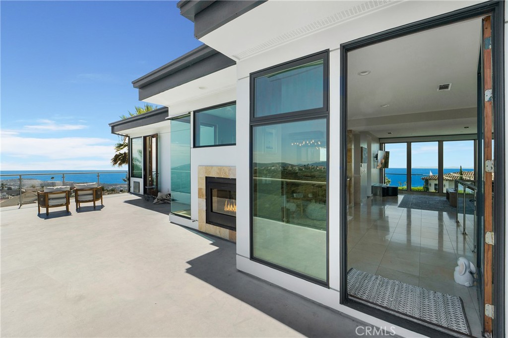 875 Avenida Salvador