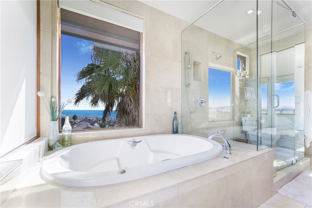 875 Avenida Salvador