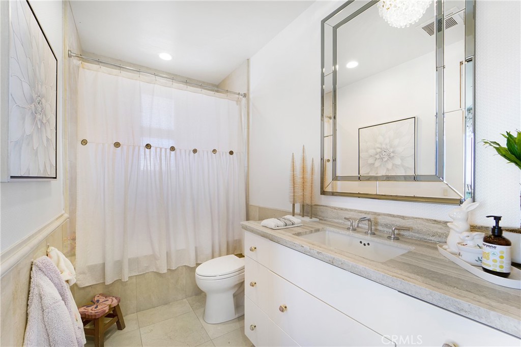 875 Avenida Salvador