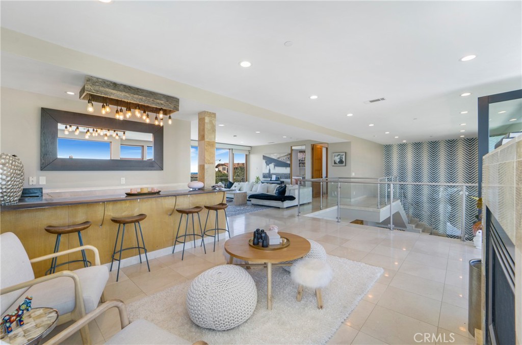 875 Avenida Salvador