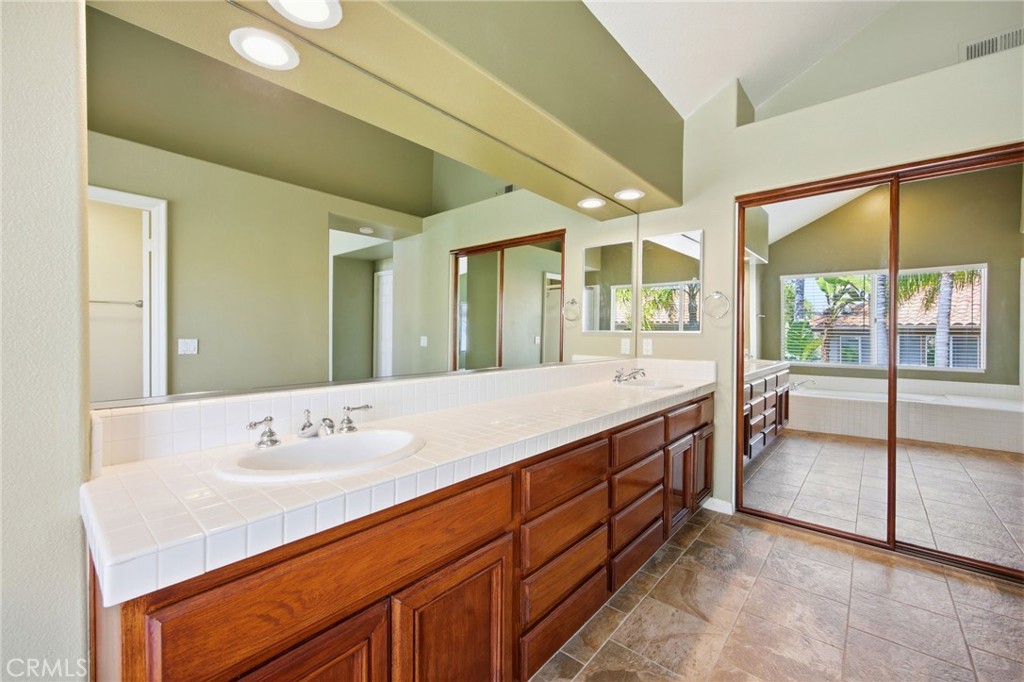 1504 avenida de Nogales 1