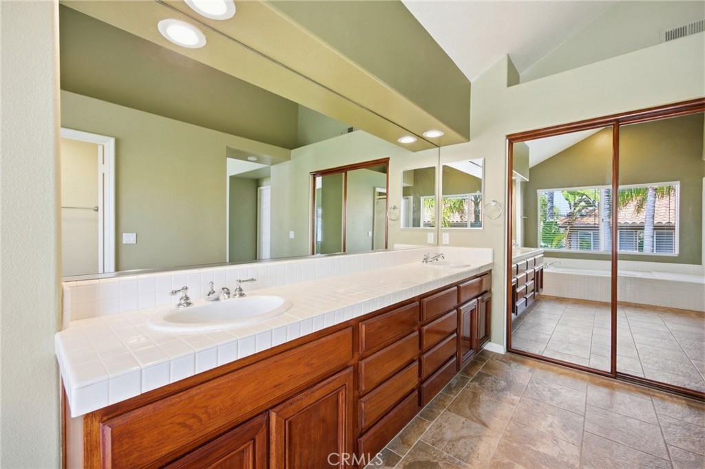 1504 avenida de Nogales 1