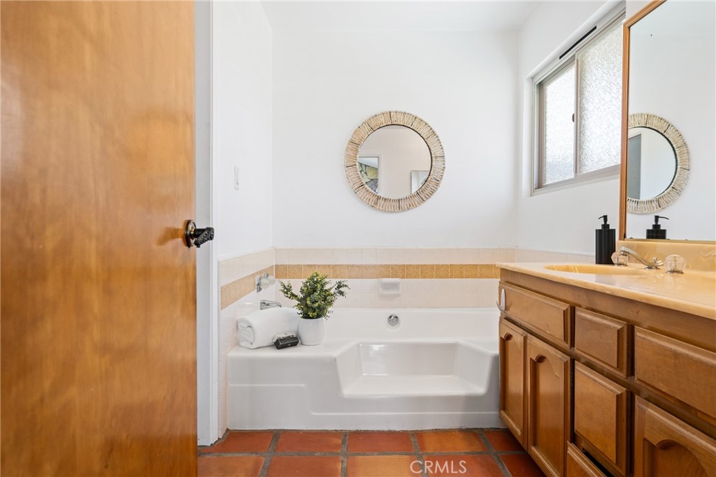 33132 Valle Road