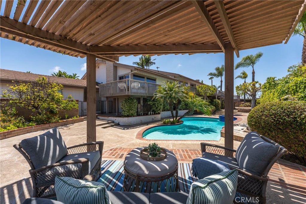 33132 Valle Road