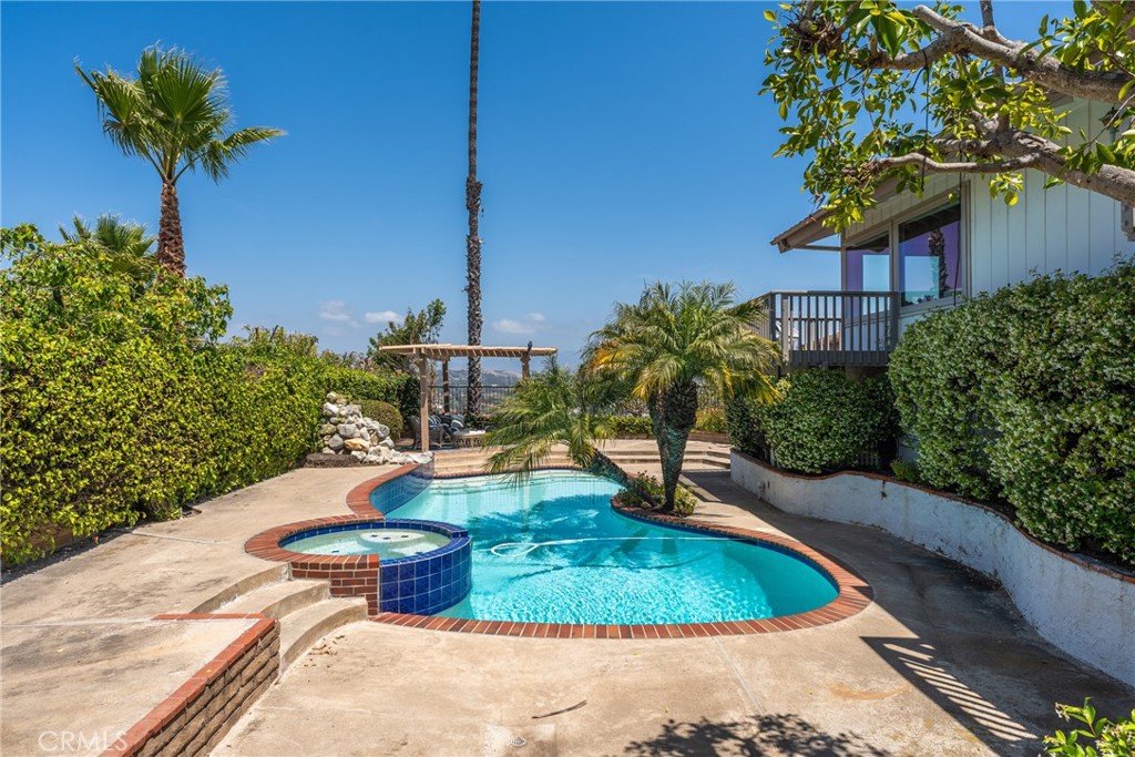 33132 Valle Road