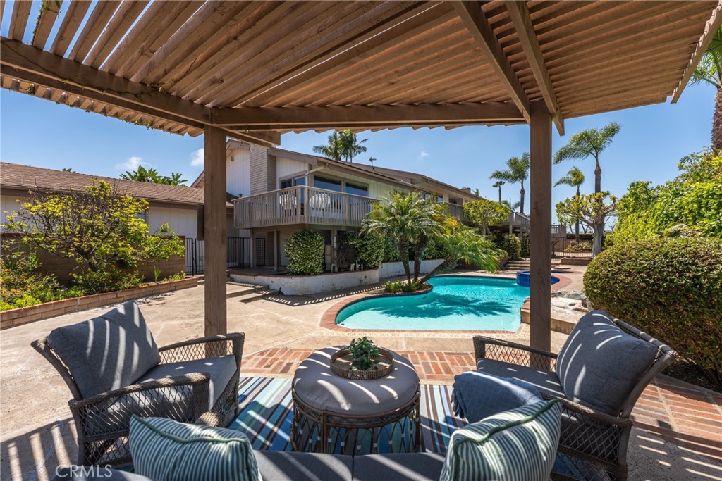 33132 Valle Road