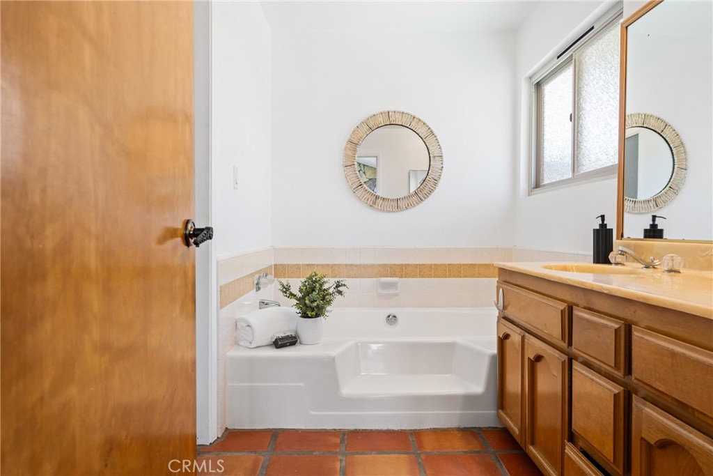 33132 Valle Road