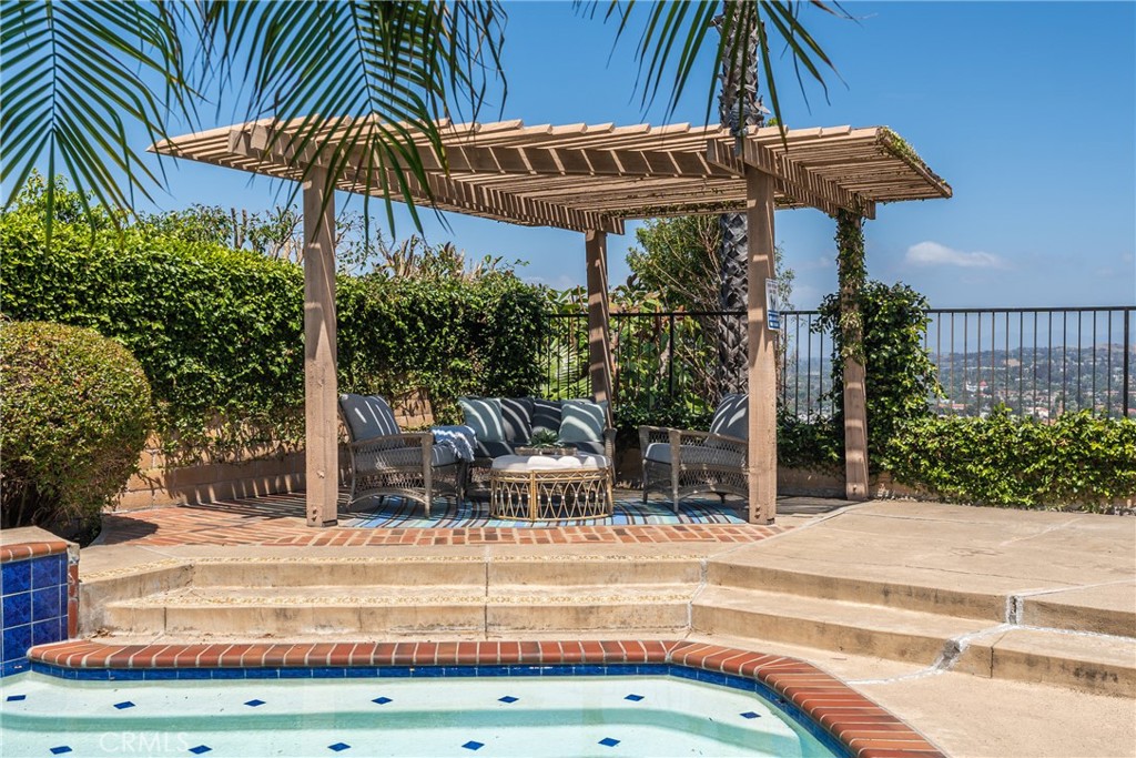 33132 Valle Road