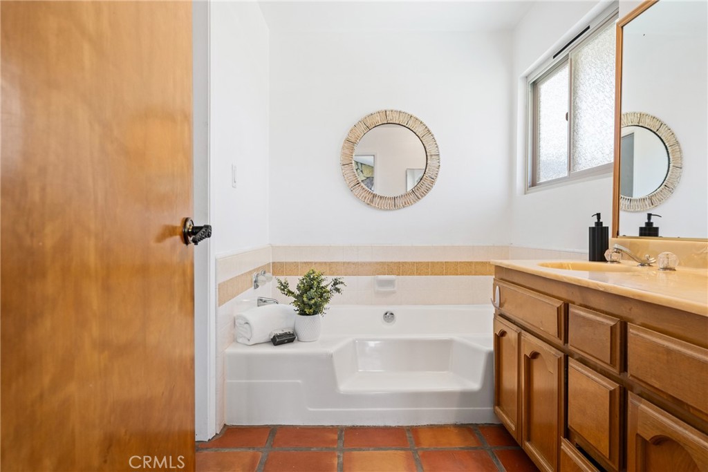 33132 Valle Road