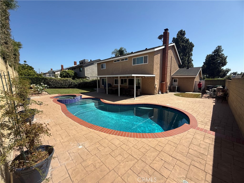 3051 N Woods