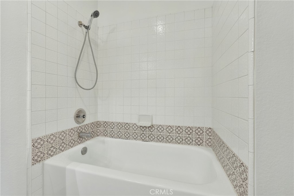 22198 Cedar Pointe