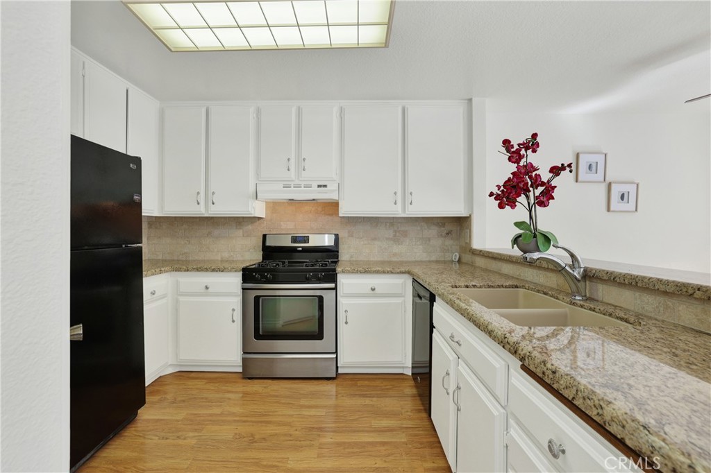 22198 Cedar Pointe