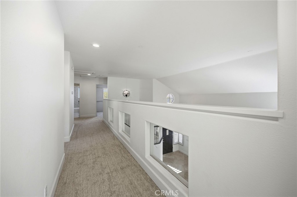 733 Avenida Azor