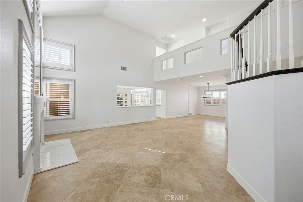 733 Avenida Azor