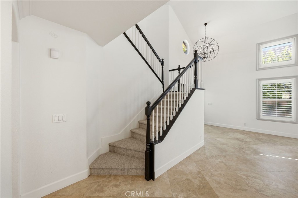 733 Avenida Azor
