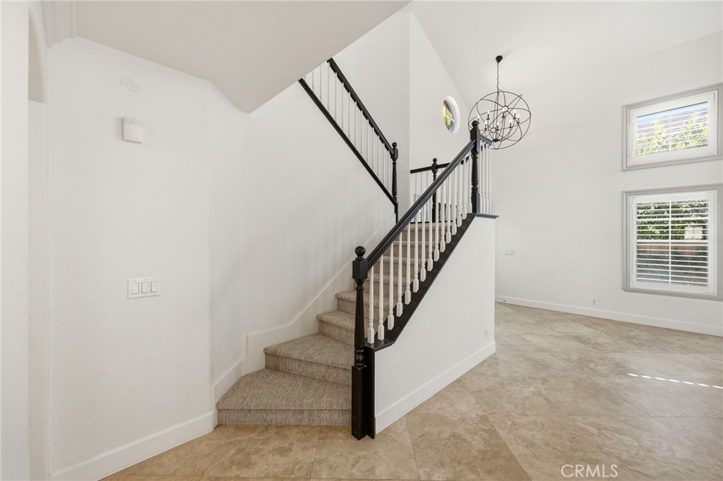 733 Avenida Azor