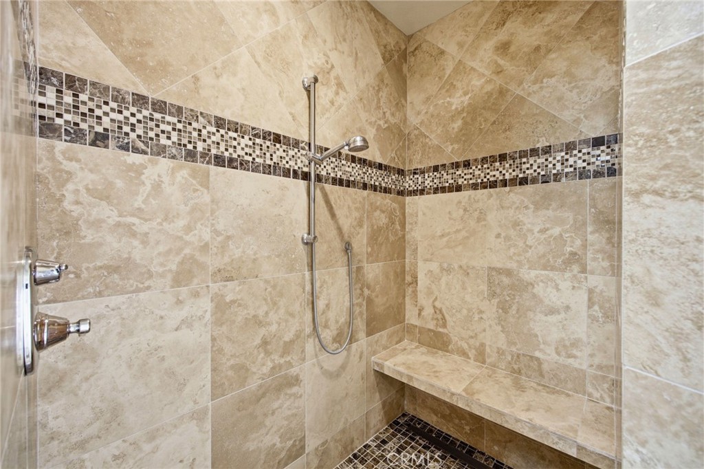 733 Avenida Azor