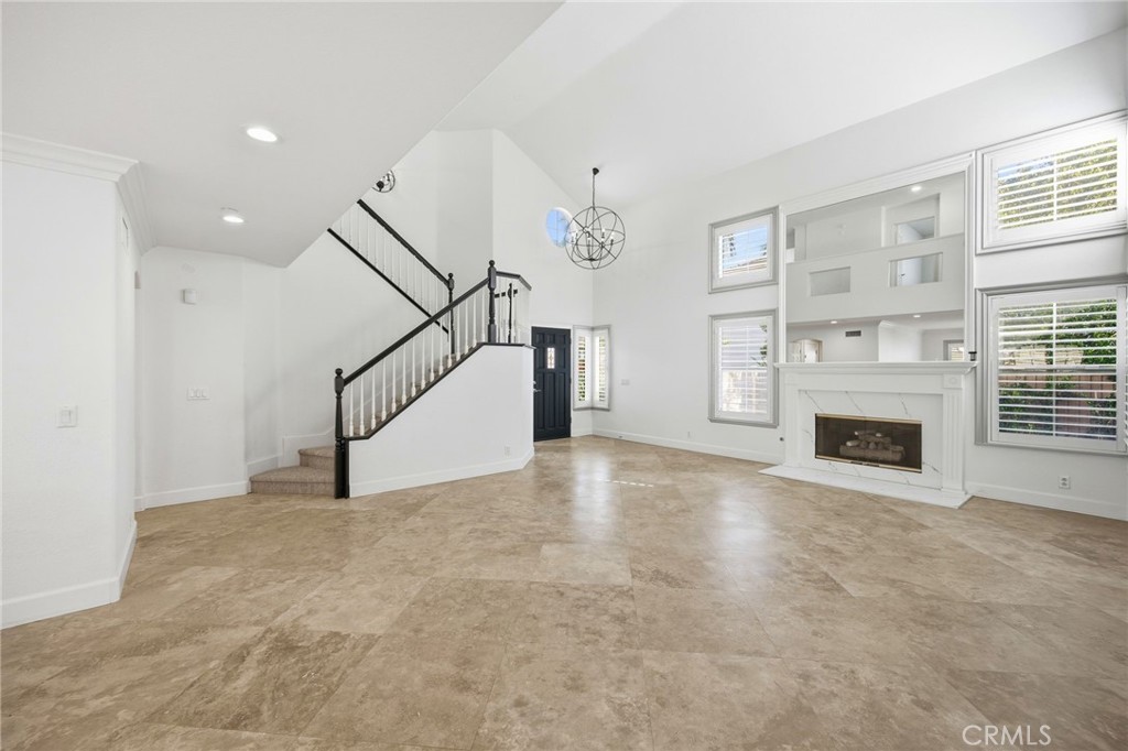 733 Avenida Azor