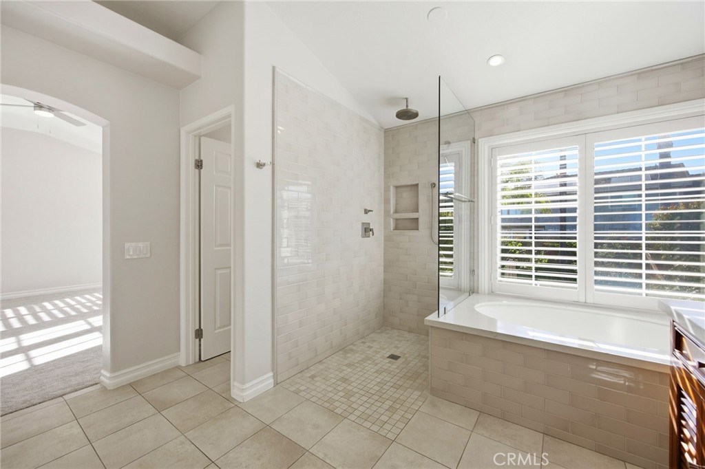 733 Avenida Azor