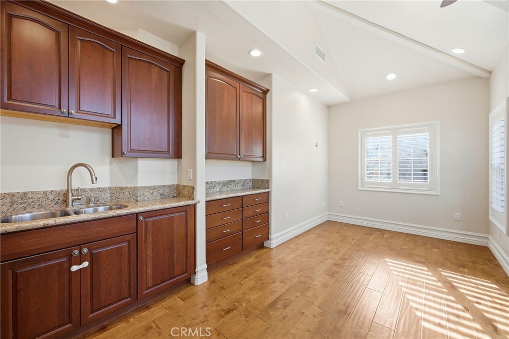 733 Avenida Azor